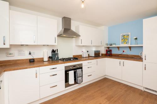 4 Bedroom House - Bedfordshire - Driveway Parking