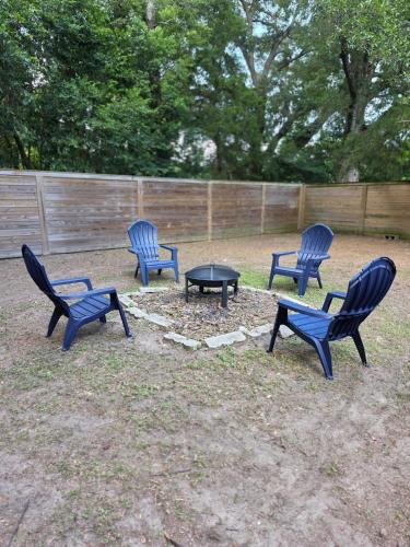 Cozy 2Bd-1Ba Cottage Minutes to Downtown and NAS – khách sạn tại Warrington