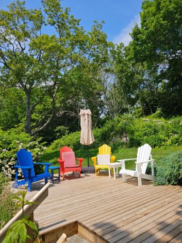Kert, Oceanfront Garden Cottage - Gateway to Attractions and Towns, Private Cove Mooring in Western Shore