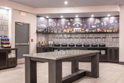 Restaurant, Crowne Plaza Hotel Kansas City Downtown By IHG in Downtown