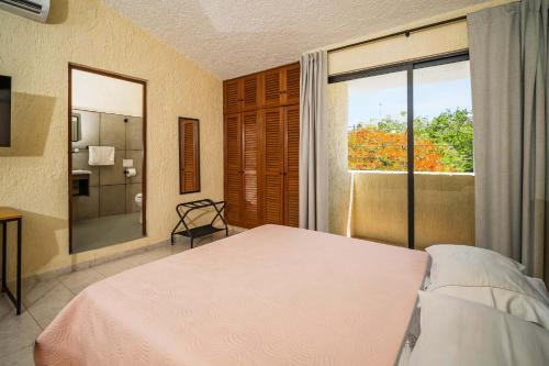 Compact Studio with Balcony Park View Casa Jurel, Cancún