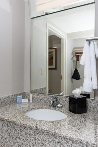 Courtyard by Marriott Charlotte Lake Norman - image 12