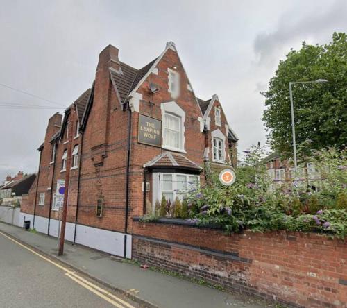 Stylish Studio Apartment with Free Parking in Wolverhampton 5min walk to City Centre