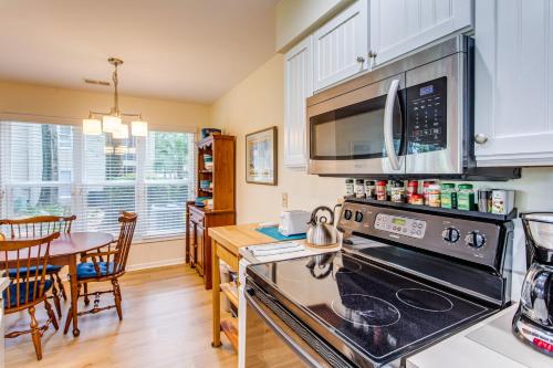 Condo with Golf Course Views Less Than 1 Mi to Sunset Beach!, Sunset Beach (foto 5)