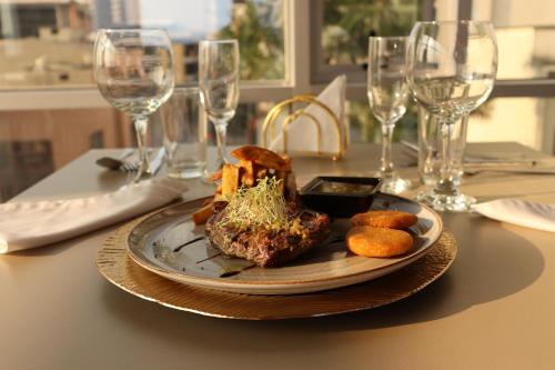 Restaurant, Giluxe Hotel in Pereira