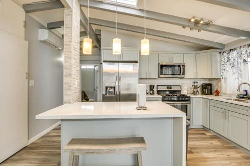 6 Mi to Pacific Beach Pet-Friendly San Diego Home in Clairemont Mesa East