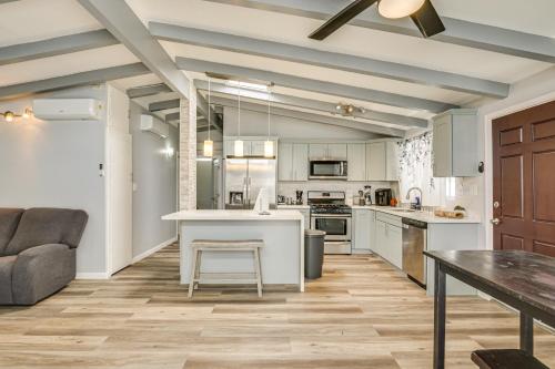 6 Mi to Pacific Beach Pet-Friendly San Diego Home in Clairemont Mesa East