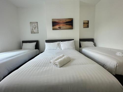 The LFC Red House - Spacious House With 5 Bedrooms, 2 Bathrooms, Street Parking And 1 Minute From The Stadium, Liverpool (photo 7)