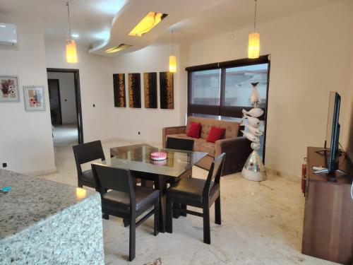 Beach Front - Ocean View 1 BR Condo with Terrace & Hughe Infinity Pool Heart of Playa del Carmen-El Faro Residental Surf 407, Playa del Carmen (zdjęcie 6)