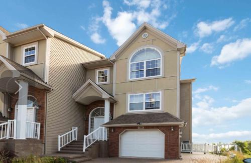 Luxury Bayview Retreat, 2 Private Rooms OR 1 Entire Apartment in Halifax (NS)