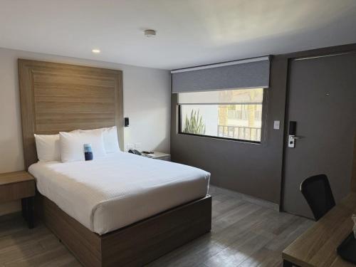 Comfort Inn Hermosillo Pitic Room Type - Suite, 1 King Bed, Non Smoking Comfort Inn Hermosillo Pitic Room Type - Suite, 1 King Bed, Non Smoking