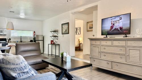 Budget Studio Paseo & Uptown Full Kitchen #19b