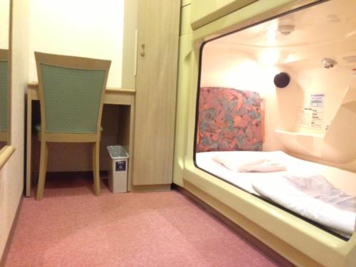 Capsule&Spa Grand Sauna Shinsaibashi Located in Namba, Capsule Hotel Grand Sauna Shinsaibashi is a perfect starting point from which to explore Osaka. Both business travelers and tourists can enjoy the hotels facilities and services. Fa