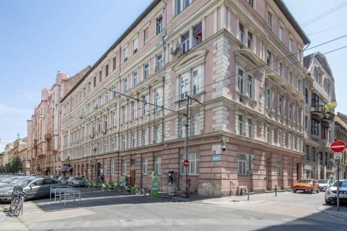 Stylish studio at Very Central Location with AirCon - image 9