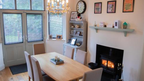 Whalley Range Gem: Elegant 3-Bed Edwardian Home, Manchester (photo 4)