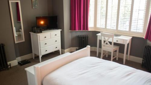 Whalley Range Gem: Elegant 3-Bed Edwardian Home, Manchester (photo 8)