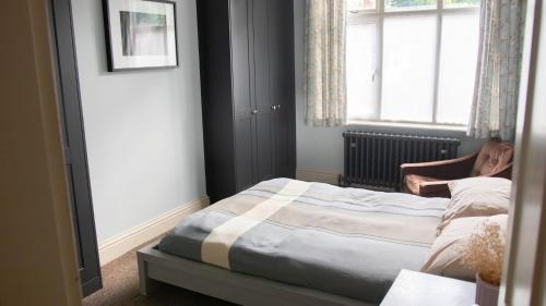 Whalley Range Gem: Elegant 3-Bed Edwardian Home, Manchester (photo 9)