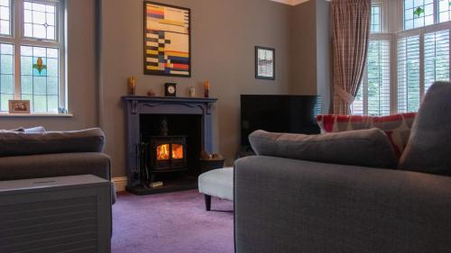 Whalley Range Gem: Elegant 3-Bed Edwardian Home, Manchester (photo 7)