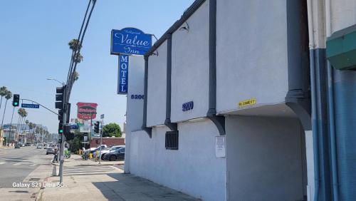 Value Inn Hollywood - image 9