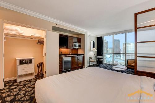 MGM Signature-22-711 Strip View Jacuzzi Studio, Лас-Вегас (фото 8)