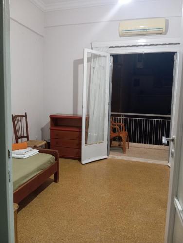 Room for 3 persons next to metro 2