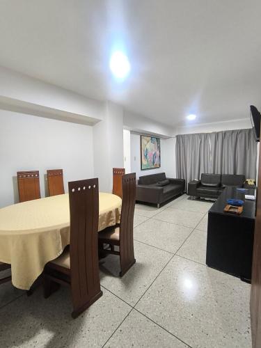 Shared lounge/TV area, Apartamento Av Las Americas 3 habitaciones in Merida