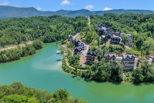 Canoe Cove by American Patriot Getaways, Sandy Ridge