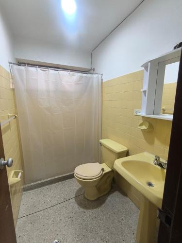 Bathroom, Apartamento Av Las Americas 3 habitaciones in Merida