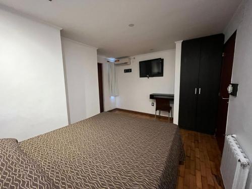 Hotel Zurich - image 2