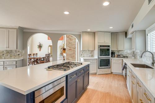 Lakefront Houston House - 1 Mi to Space Center! in Nassau Bay