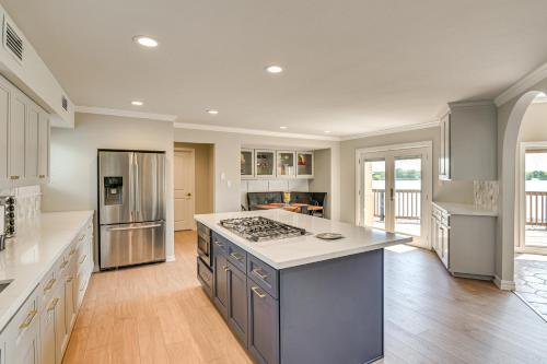 Lakefront Houston House-1 Mi to Space Center! - image 3