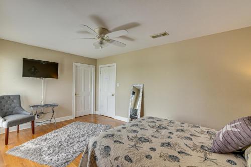 Lakefront Houston House-1 Mi to Space Center! - image 12
