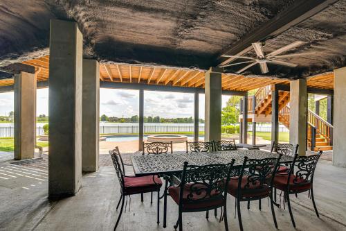 Lakefront Houston House - 1 Mi to Space Center! in Nassau Bay