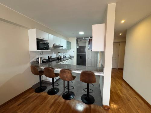 Aparts 4 Days Miraflores 1 Bedroom Executive Apartment 4255 - image 3