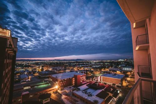 Spacious Mid Century 3BR with Views near Fremont St, Las Vegas (fotografie 2)