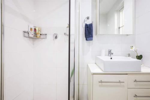 Heatherbrae II - Stunning Harbour Bridge Views! - image 5