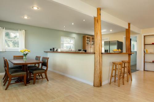Sunset Orchard- Sunny Side of Waimea, Close to Beaches! in Waimea (HI)