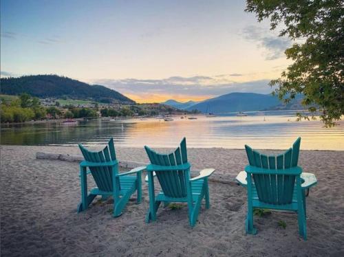 Top Floor On Lake W Views 30 Min To Skiing! in Vernon, Canada