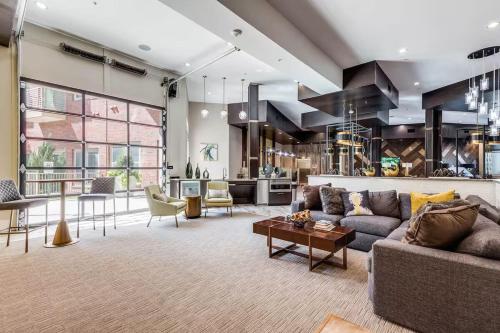 Chill & Tone 1BR Frisco King & Sofa, Gym & Pool, Frisco (foto 10)