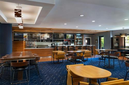 Courtyard by Marriott Omaha Aksarben Village - image 6