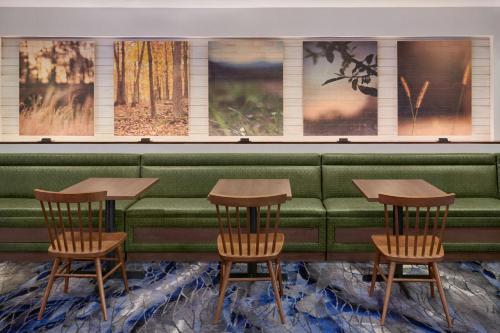 Fairfield Inn & Suites by Marriott Charlotte Airport - image 13
