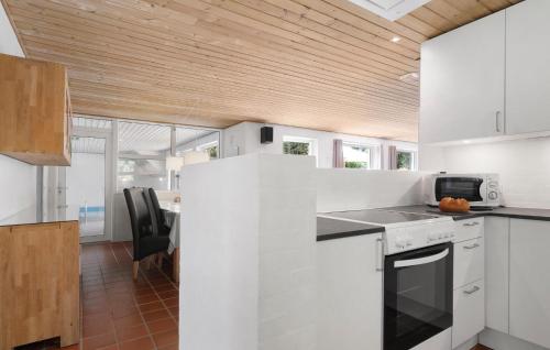 keittiö, Holiday Home Søren Gades Mark Blavand Denm in Oksby