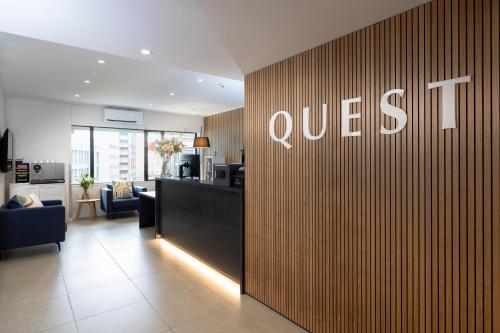 Előcsarnok, Quest 256 Lambton near Botanikus Kert