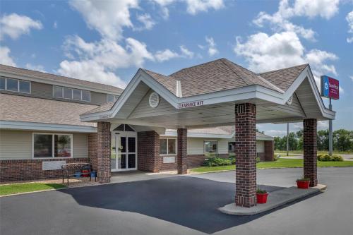 . SureStay Plus Hotel by Best Western Litchfield