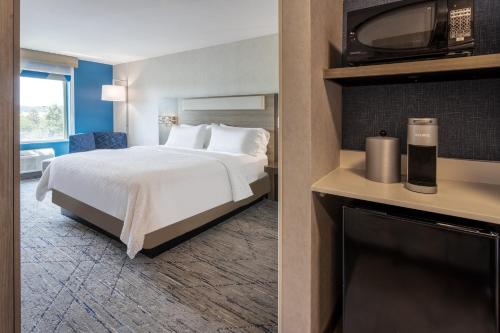 Holiday Inn Express Hotel & Suites Dewitt - Syracuse an IHG Hotel - image 3