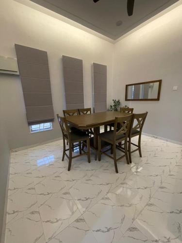 Food and beverages, D Raihan Guest House in Ketereh