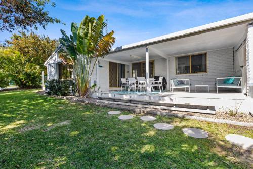 The Palm House - Rainbow Beach. Wifi. Aircon. Pets