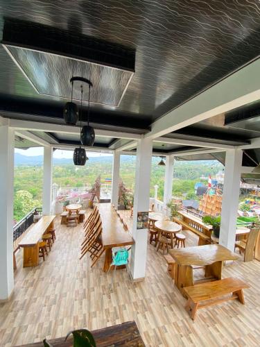 Restaurant, Jukung Villa Lampung near Parc Kupu-kupu Gita Persada