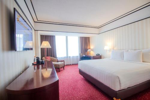 REDTOP Hotel & Convention Center Room Type - Deluxe Double or Twin Room