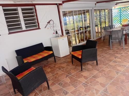 villa 4 chambres climatisées avec piscine (villa 4 chambres climatisees avec piscine) in La Trinite